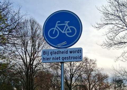 Persbericht borden 'Bij gladheid wordt hier niet gestrooid'