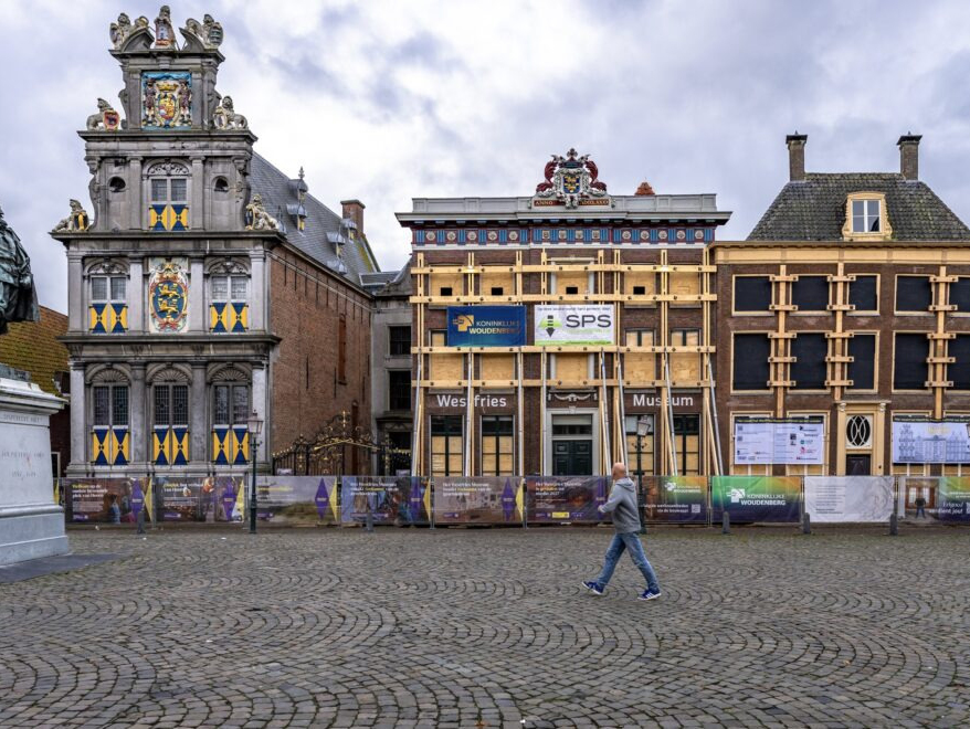 Roode Steen met het Westfries Museum in de steigers