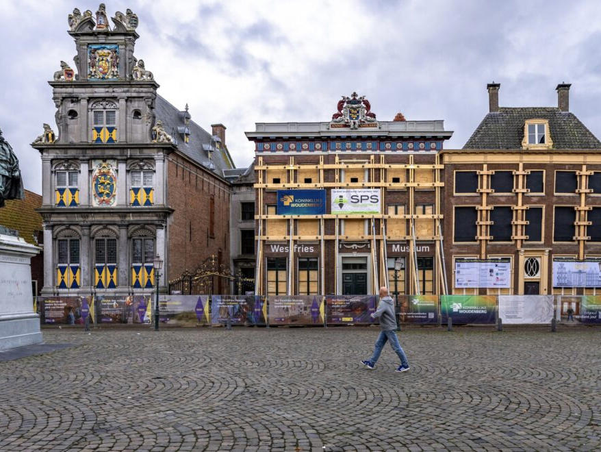 Roode Steen met het Westfries Museum in de steigers